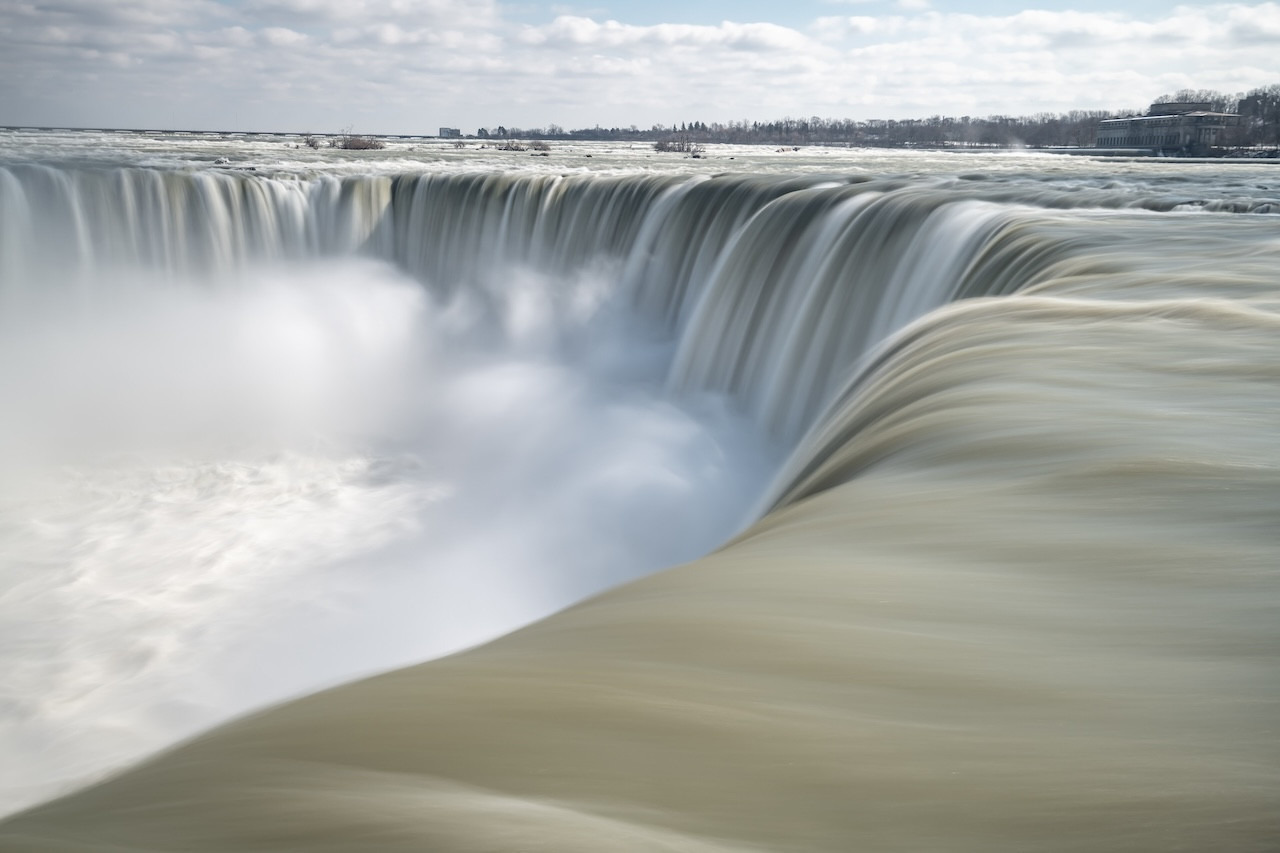 스크린 너머, 진짜 감각을 깨우는 시간: 정보 과부하 시대, 뇌 휴지기를 디자인하다